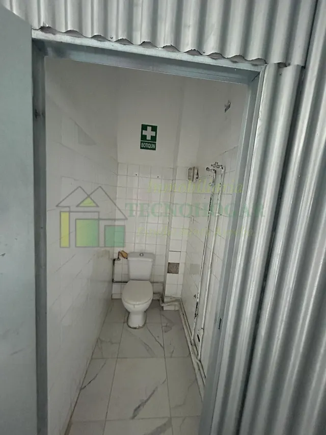 ¡Oportunidad en General Ollero! Local en excelente ubicación. — 11
