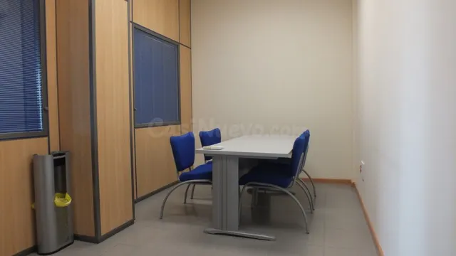 Local acondicionado para oficinas con 3 despachos, almacén y - foto 5