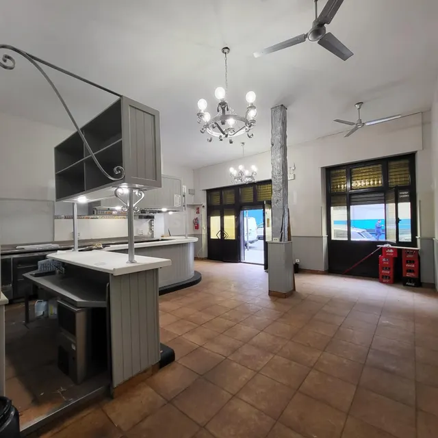 SE VENDE BAR EN LA CASILLA — 2