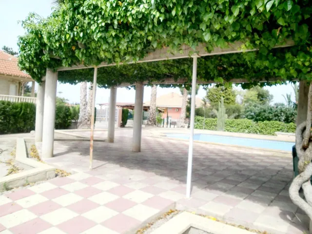 Chalet independiente en Murcia capital con parcela de 2.500 m2, piscina y 8 dormitorios — 30