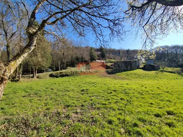 SE VENDE FINCA CON CASA DE PIEDRA PARA REHABILITAR EN CASTRO - foto 4