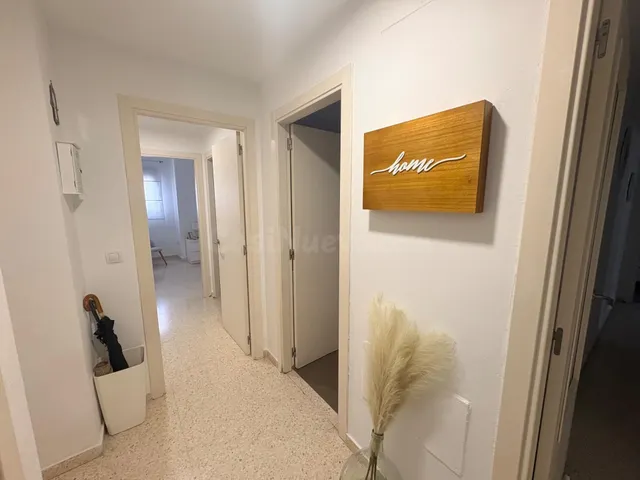 Amplio piso de 4 dormitorios con garaje y trastero en Camas - foto 5