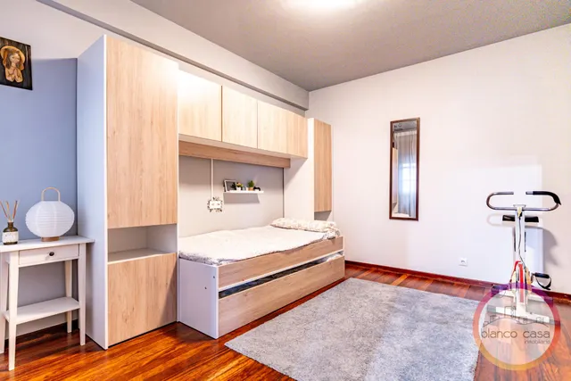 ✨ ¡amplio piso de 4 dormitorios con  terraza en pleno centro de Carballo por 178.900€! — 7