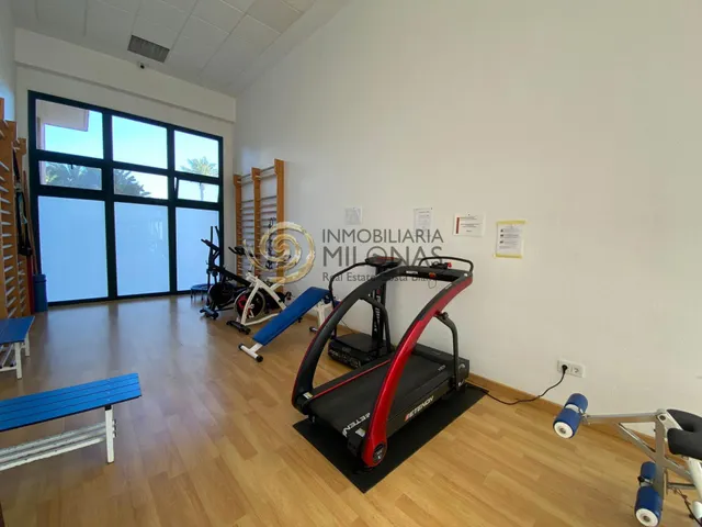 Piso de 4 dormitorios en el corazón de la Playa de Poniente, perfecto para ti y tu familia. — 28