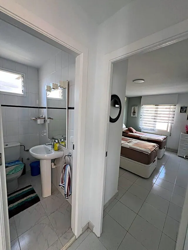 Bungalow con piscina comunitaria, Alicante, Orihuela Costa. 3 habitaciones, 105 m2, 3 kilómetros del mar — 34