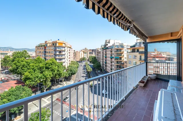 AMPLIO PISO DE 180 m2 CON TERRAZAS Y VISTAS DESPEJADAS EN AVENIDAS-FONERS. ¡REFORMA A TU GUSTO! — 13