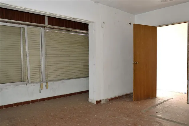 ¡GRAN CASA ADOSADA DE 351 M2 CON ENORME POTENCIAL EN ALGECIRAS! — 16