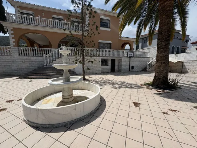Chalet 8 habitaciones 700m² en venta - Centro — 39