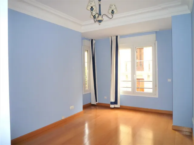 Se Vende Piso de 118 m2, reformado, en Don Jaime esquina Plaza del Pilar — 22