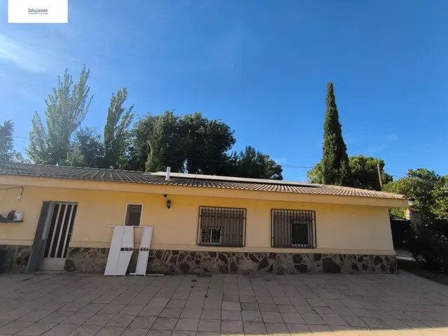 Exclusivo Chalet Seminuevo en Albacete con Amplias Instalaciones de Lujo — 30