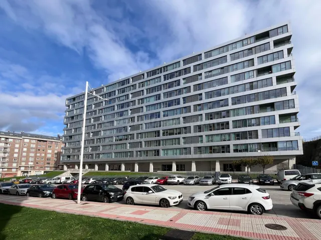 Piso seminuevo con plaza de garaje y trastero en edificio si - foto 3