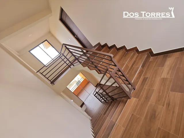 $us.- 129.500 Amplia casa nueva a estrenar, con 4 dormitorios, próximo a 4 esquinas. — 42