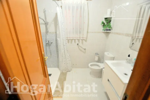 Casa amplia y luminosa con tres terrazas y gran garaje, en el centro — 37