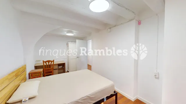 Casa de poble al centre de La Pobla de Claramunt amb molt potencial — 12