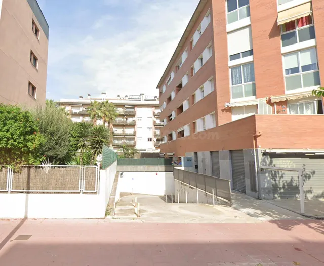 Plaza de aparcamiento en Fenals