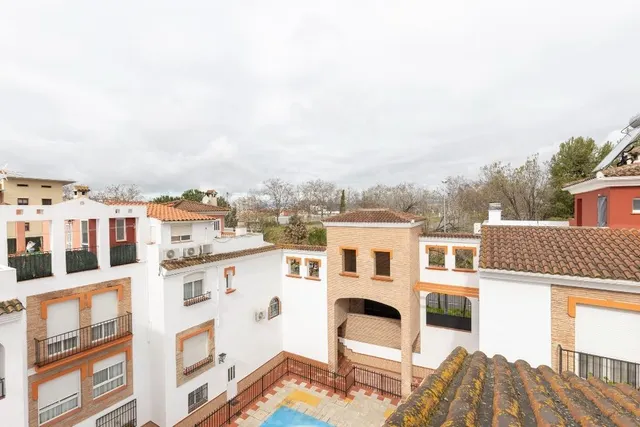 Casa adosada en urbanización con piscina junto al Ferial — 19
