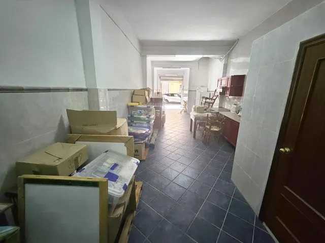Se vende local en calle tranquila, zona noroeste de Castellón. Local en perfecto estado — 15