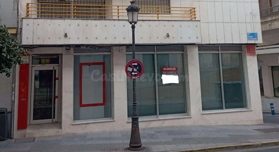 Venta de Local en Calle Isaac Peral, Huelva.