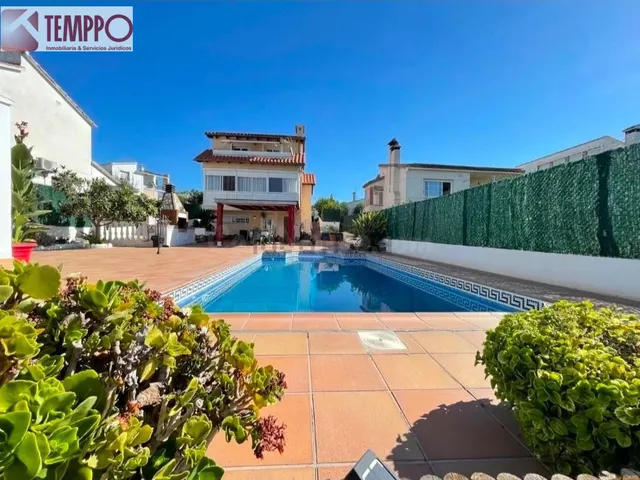 Chalet independiente con piscina privada, 5 dormitorios y pl - foto 2
