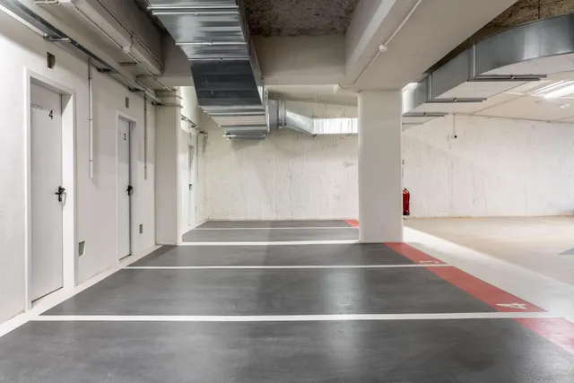Parking de moto 3m² en alquiler - Zona Avinguda Barcelona — 13