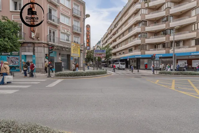 Piso de 87 m2 con 3 dormitorios en Pedro Antonio de Alarcón 27, junto a Recogidas — 45
