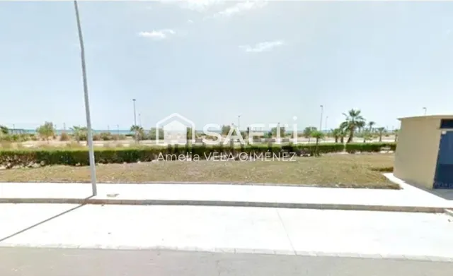 Solar urbano de 1200m en primera línea de Playa - foto 3