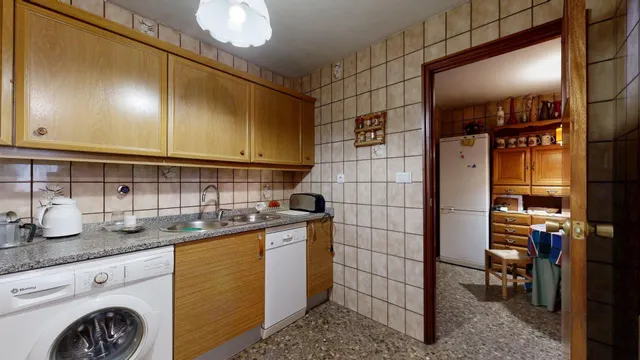 Amplia Vivienda en Avenida César Augusto con Garaje — 25