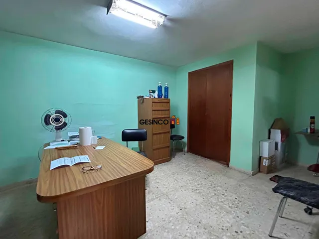 LOCAL COMERCIAL CÉNTRICO CON OCHO ESCAPARATES — 7