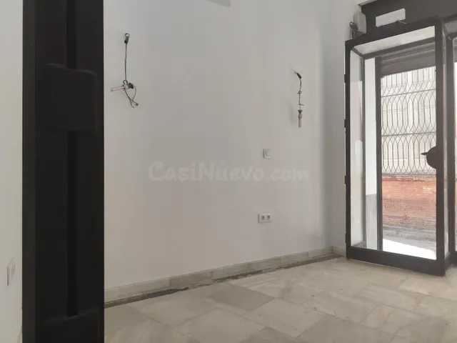 Local comercial con sótano abovedado en el centro - foto 4