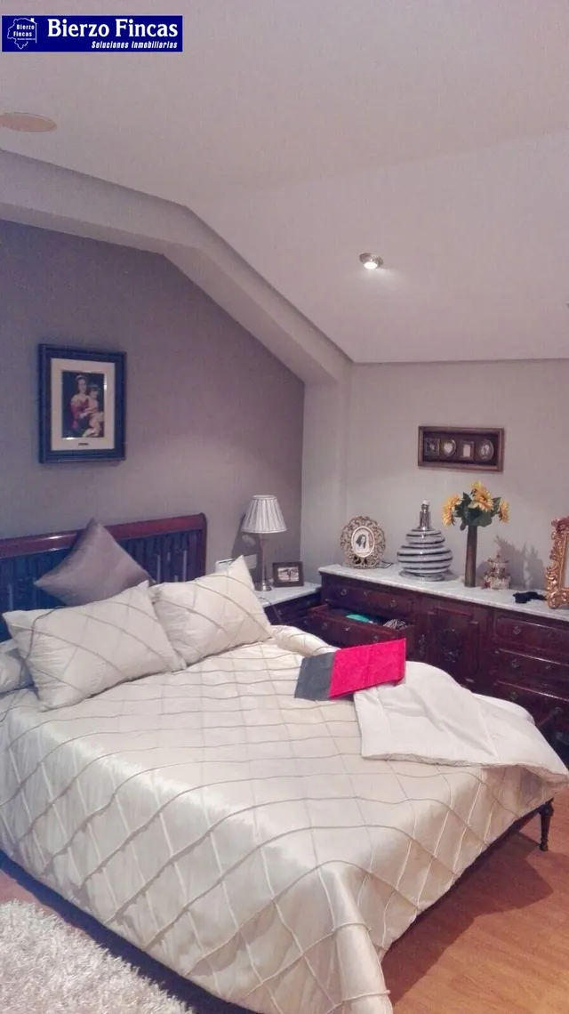 ESPECTACULAR CHALET EN LAS LOMAS — 10