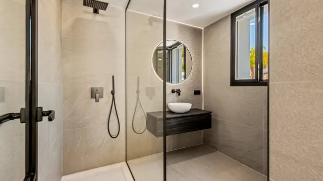 Villa de lujo de 5 dormitorios y 7 baños con impresionantes vistas al Mar. La Quinta, Benahavís — 17