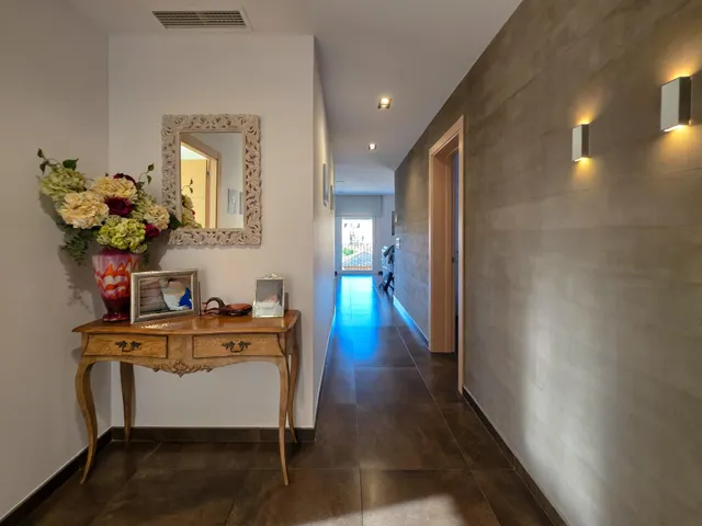 CASA DE 2 PLANTAS CON APARTAMENTO Y JARDIN — 27