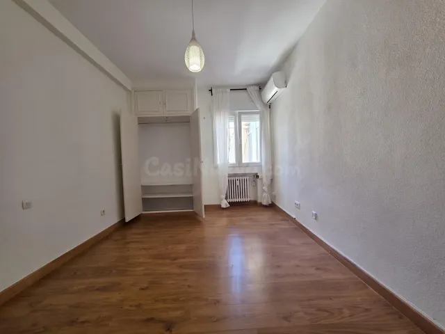Amplio piso de 157 m2 con terraza, garaje y vistas al Retiro en Jerónimos — 19