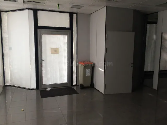 SE ALQUILA LOCAL COMERCIAL EN ESQUINA CALLE FORTUNATA Y JACI - foto 3