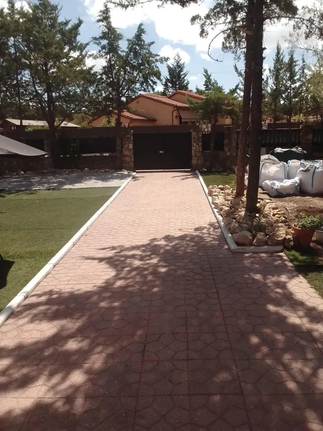 CHALET INDEPENDIENTE DE UNA PLANTA CON AMPLIAS PARCELAS Y RE