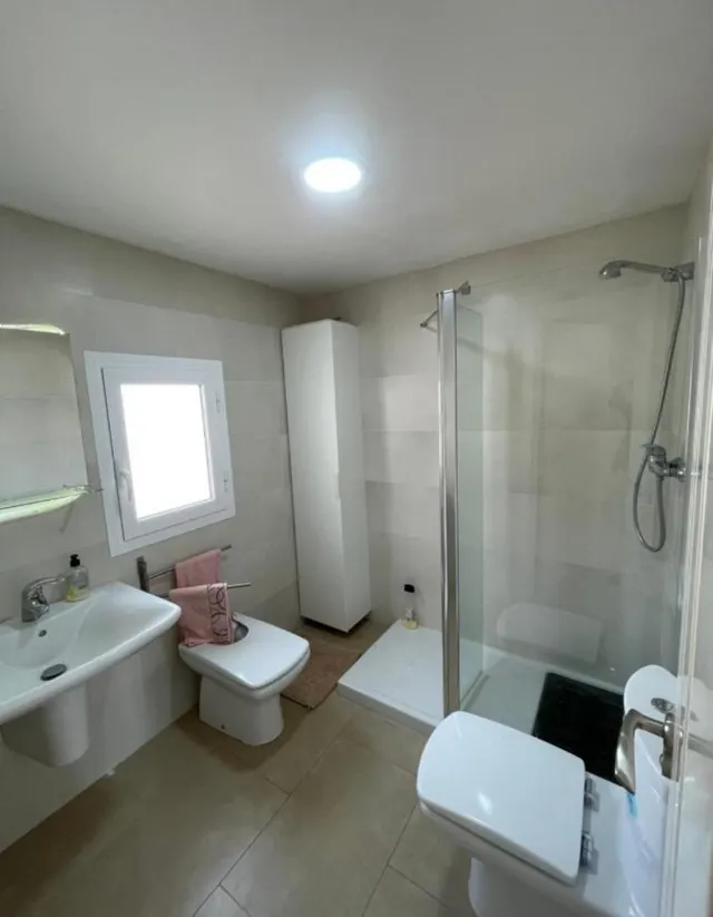 Amplio Adosado en Calas de Santiago Bernabeu , 3 dorm. 3 baños , Garaje , Piscina comun. etc. — 22