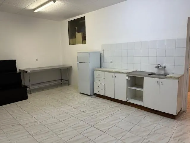 ALQUILER EN MANRESA DE DESPACHO EN PLANTA BAJA A PIE DE CALLE — 8
