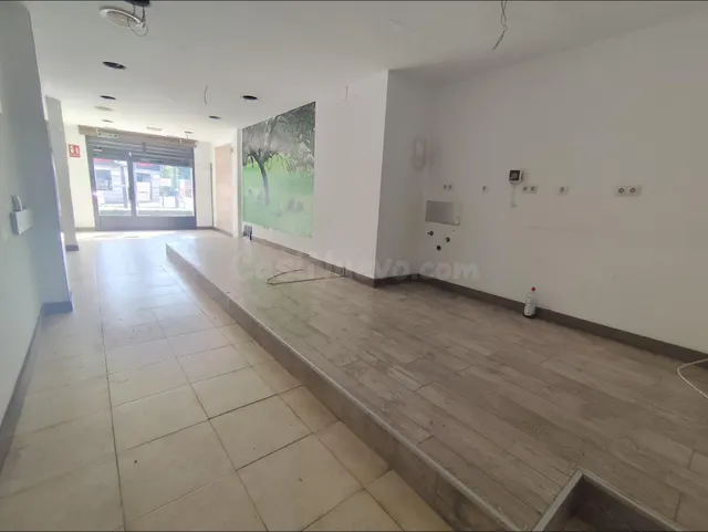 Local comercial en alquiler en Maracena - metro en la puerta - 70 m2 — 3