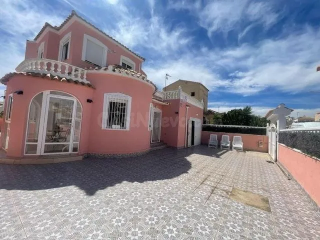 VILLA INDEPENDIENTE DE 5 DORMITORIOS EN PLAYA FLAMENCA Alica