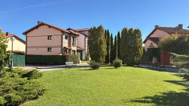 CHALET CON JARDIN Y GARAJE EN COMILLAS — 47
