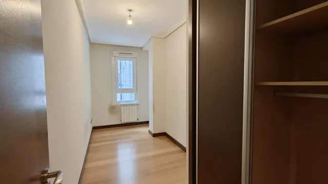 PISO EN ALQUILER EN OVIEDO – 3 habitaciones, GARAJE Y ASCENSOR — 6