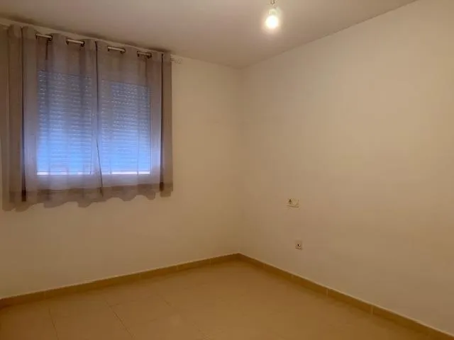ALQUILER DE APARTAMENTO EN RONDA SUR SIN MUEBLES — 10