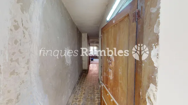Casa de poble al centre de La Pobla de Claramunt amb molt potencial — 29
