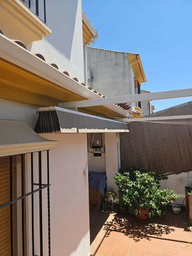 229 m2, 3 plantas y 8 placas solares para vivir sin mirar el recibo a fin de mes — 27