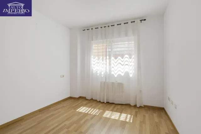 Piso en Armilla Centro con patio de 46 m2, 2 dormitorios y metro — 7