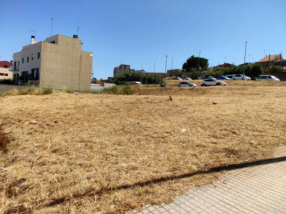Terreno llano de 150 m2