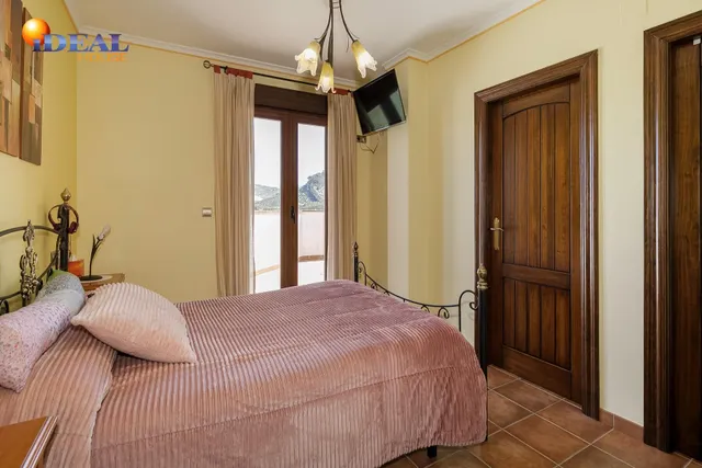 Casa con terreno ubicada en plena naturaleza, a tan solo 2km de Montefrio. — 17