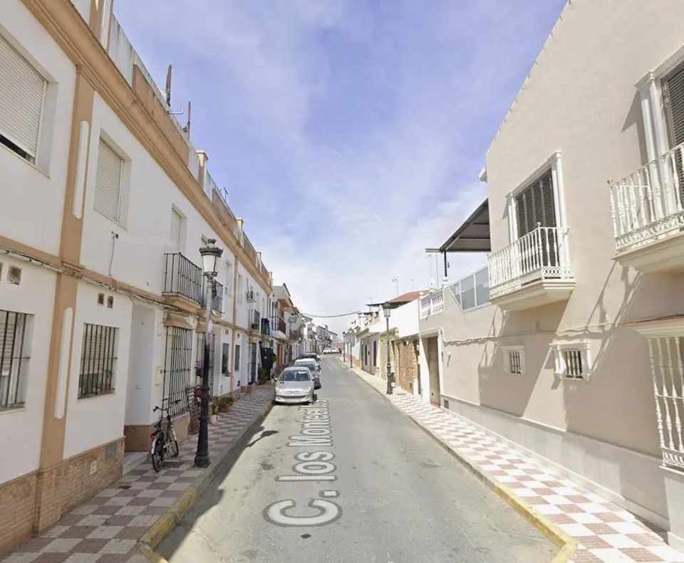 VIVIENDA EN ALMONTE