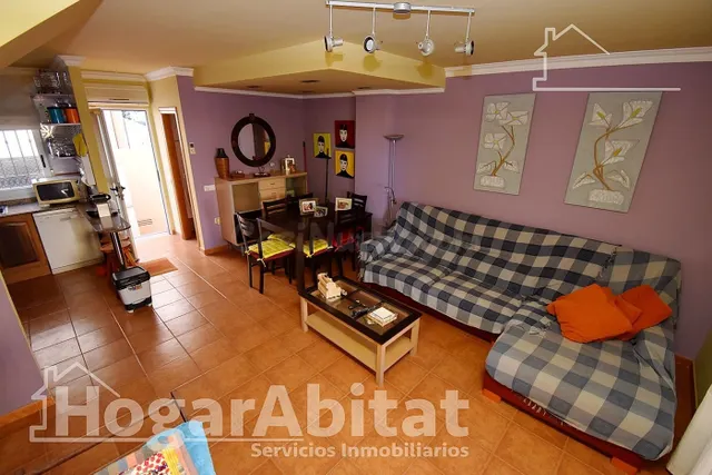 CHALET PAREADO CON TERRAZA Y GARAJE JUNTO A LA PLAYA - foto 5