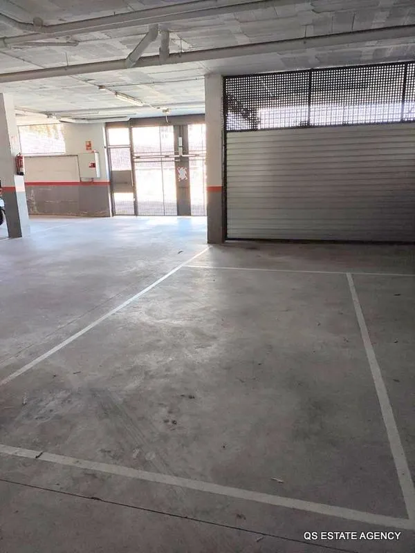 Plaza de parking en Los Pavos, Blanes — 2